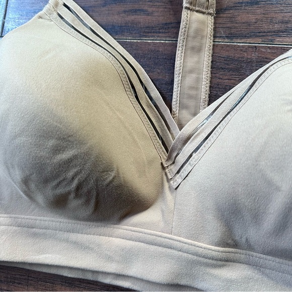 Athleta Everyday in Powervita Bra - Picture 3 of 6